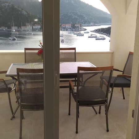 Apartment Zaklopatica Lastovo Exterior foto