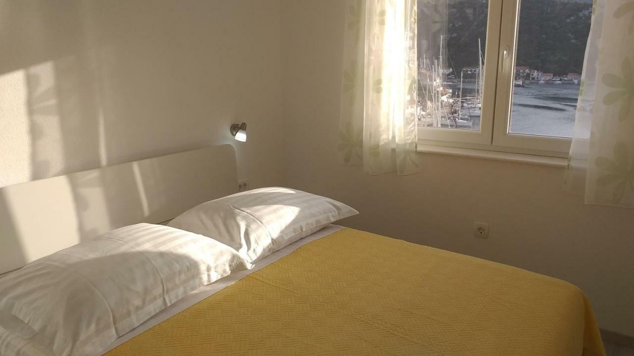 Apartment Zaklopatica Lastovo Exterior foto
