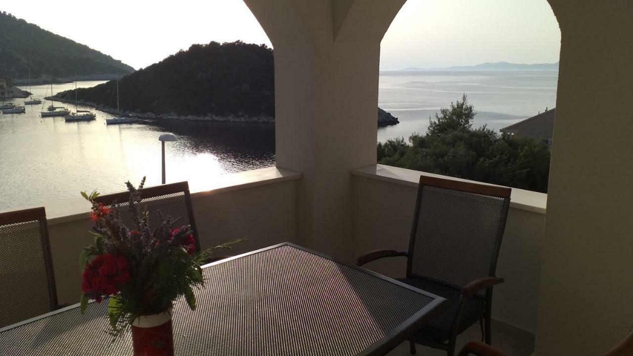 Apartment Zaklopatica Lastovo Exterior foto