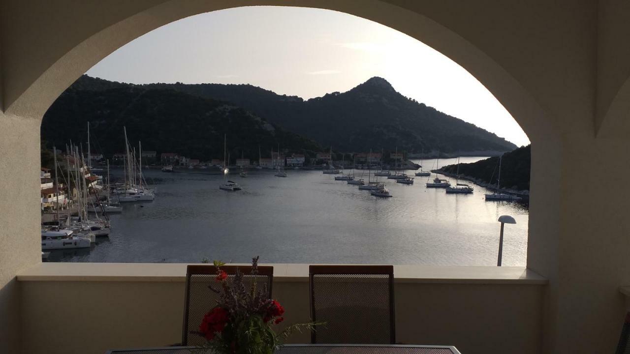 Apartment Zaklopatica Lastovo Exterior foto