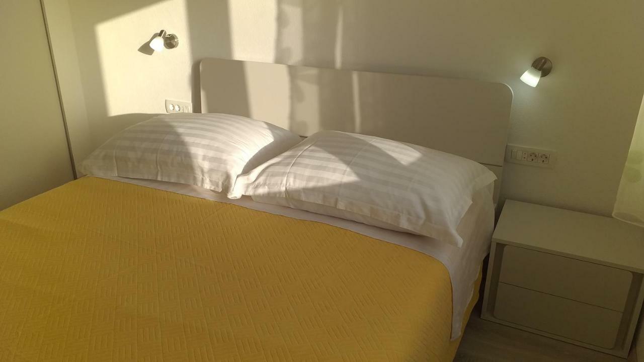 Apartment Zaklopatica Lastovo Exterior foto